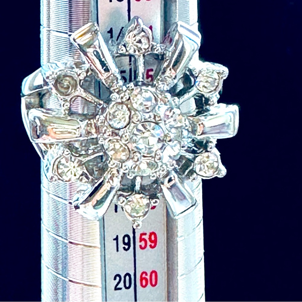 BANANA REPUBLIC - silver Starburst/Snowflake Silver-tone CZ Cocktail ring 8